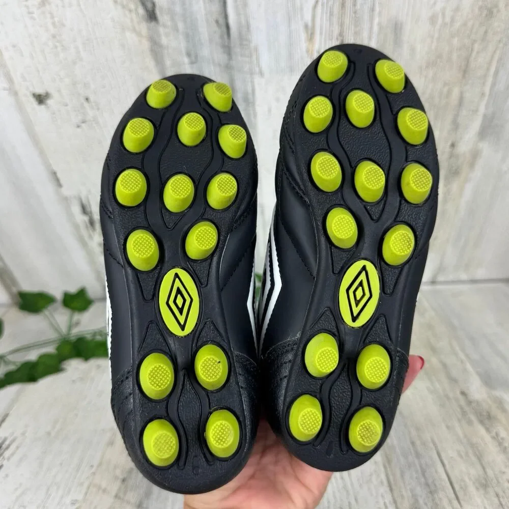 Umbro Boy's Classico Fg Jr. Soccer Cleats, Size 12